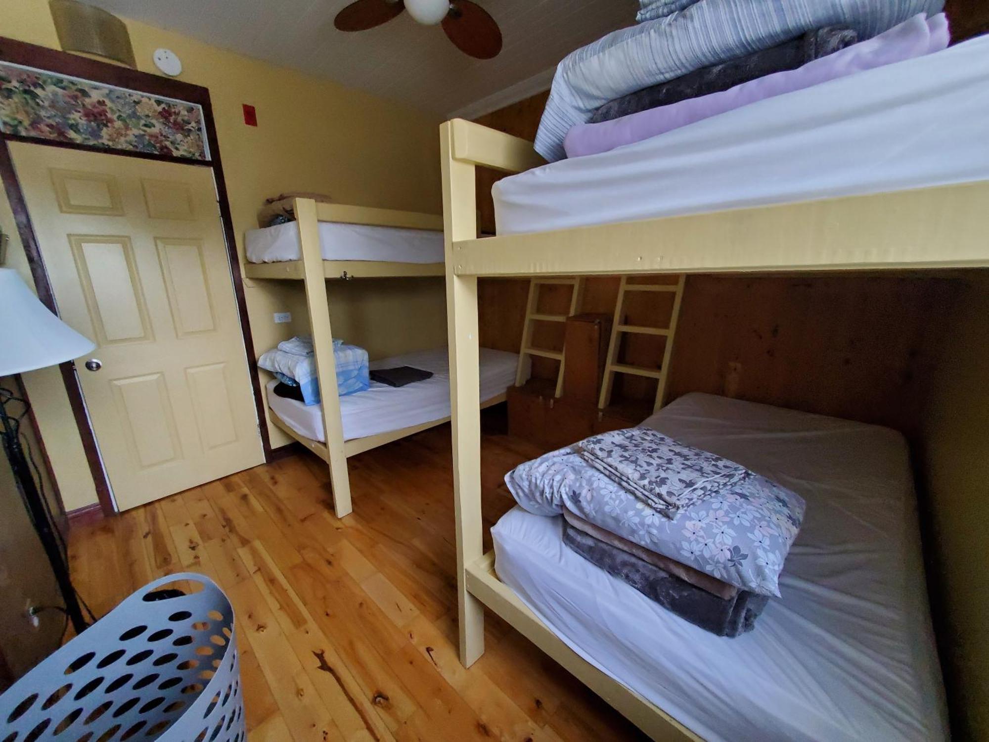 Auberge Jeunesse à Loulou Lévis Chambre photo