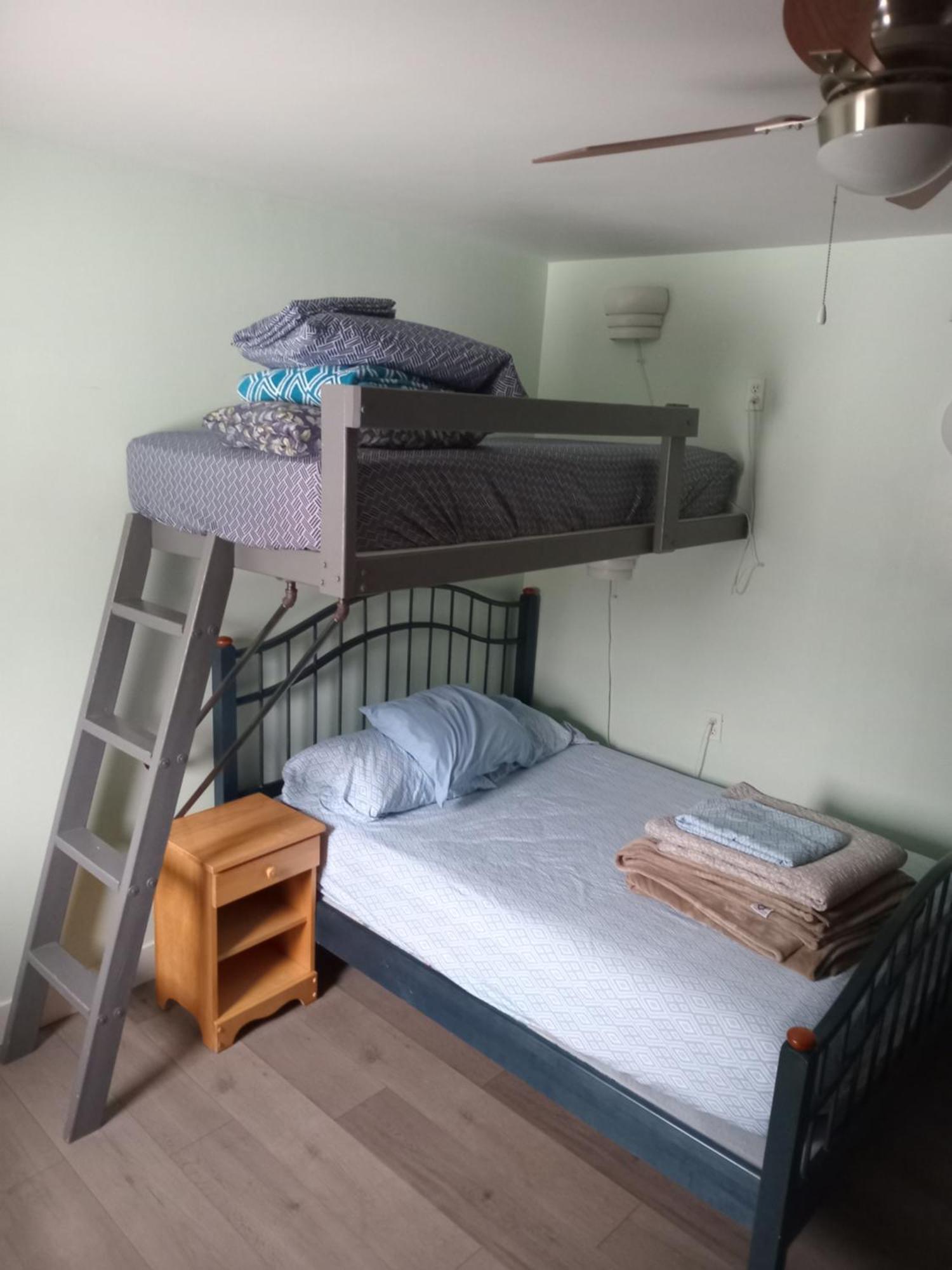 Auberge Jeunesse à Loulou Lévis Chambre photo