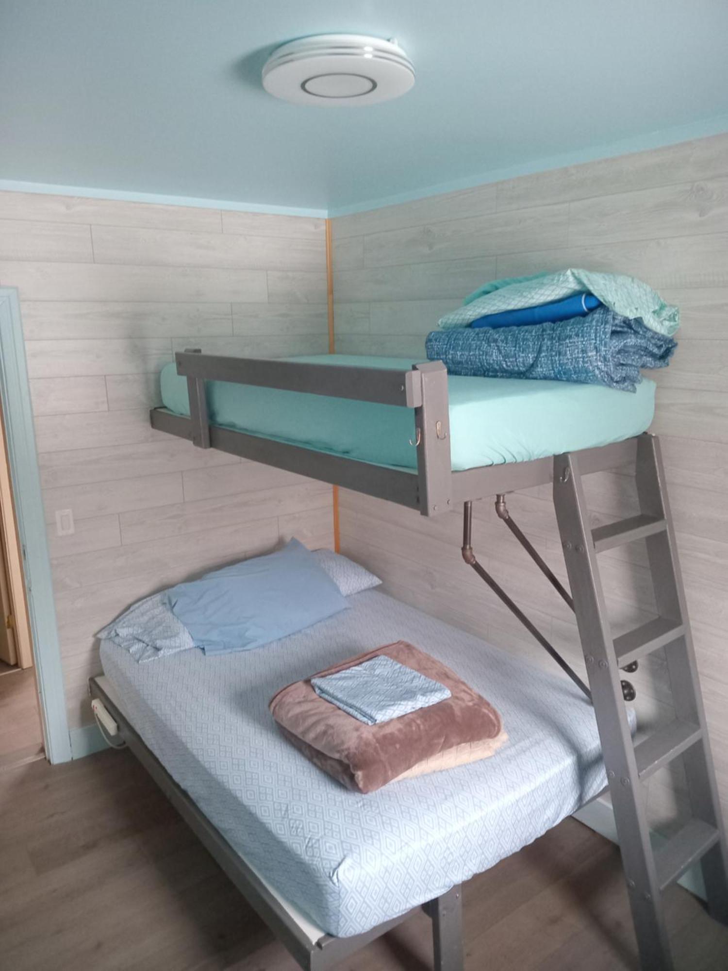 Auberge Jeunesse à Loulou Lévis Chambre photo